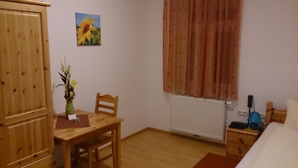 Gasthof Zum Goldenen Pflug Amstetten Chambre photo